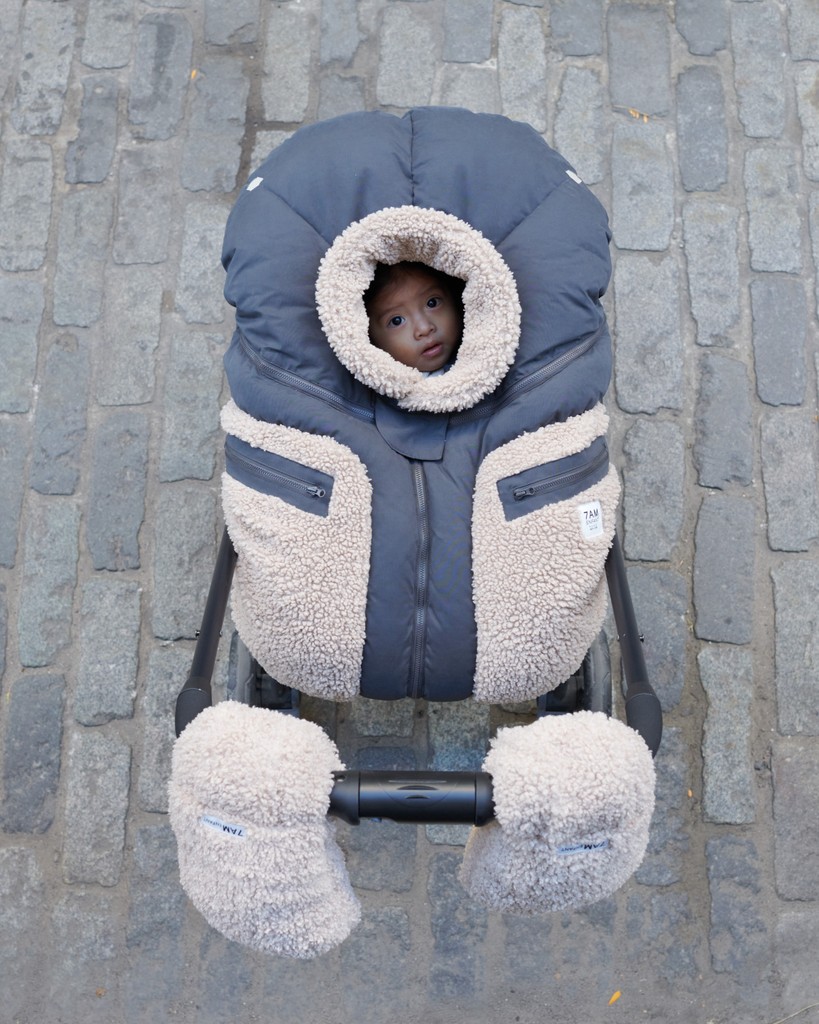 7AMenfant's tweet photo. Cold weather is coming, but don’t worry—we’ve got you covered! 🧸 The Teddy will make cold-weather strolls a breeze 🌬️ Get yours >> https://t.co/LnaVqzLLVo

#7amenfant #warmmuffs #carseatcocoon #7amfam #warmandcozy #coldweathergear #winterwithbaby #babyshower https://t.co/fouXi7bGkl