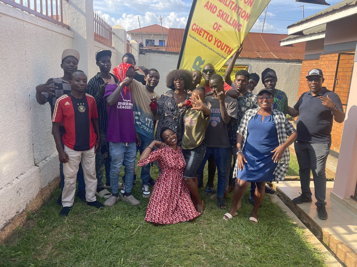 adaam_uganda's tweet photo. Great job again reaching the ghetto youth in Mutungo today with songstress Didi sharing her life story overcoming addiction https://t.co/lawSCKTb5D