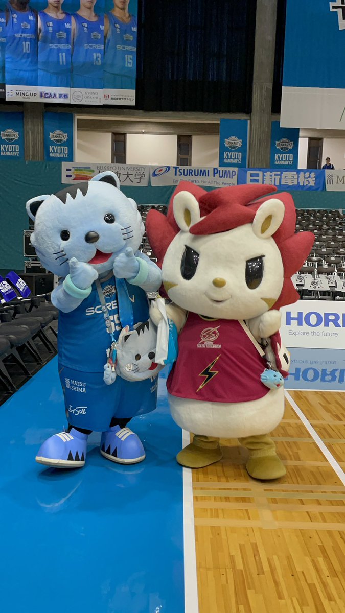 kyotohannaryz's tweet photo. #ロウル 京都に来てくれてありがとう⚡️🫶
#はんニャリン とたくさん遊んで、楽しんでくれたかな⁇👀

今回の遠征を実現してくださった #川崎ブレイブサンダース 関係者の皆様、
ご来場いただいたサンダースファミリーの皆様、
本当にありがとうございました🙌

#ロウルかわいいよロウル 
#京都ハンナリーズ #共に登る
