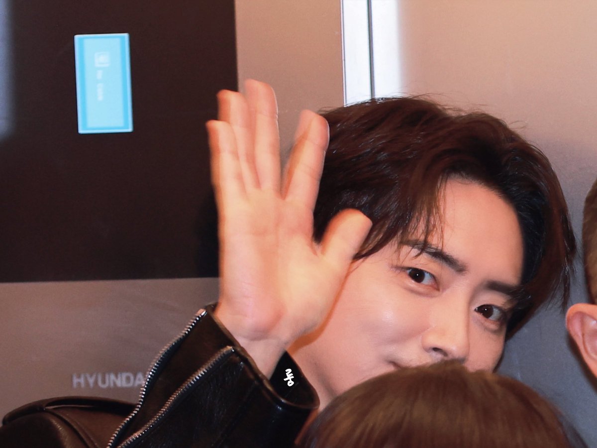 241108 영화 소방관 제작보고회 🧑🏻‍🚒🧯
차카니 313개 먹은 눈빛‧˚₊*̥(* ⁰̷̴͈꒨⁰̷̴͈)‧˚₊*̥흔들렸지만 따스한 혁이 보고 월요팅하시라구..🫡✨

#소방관 #이준혁