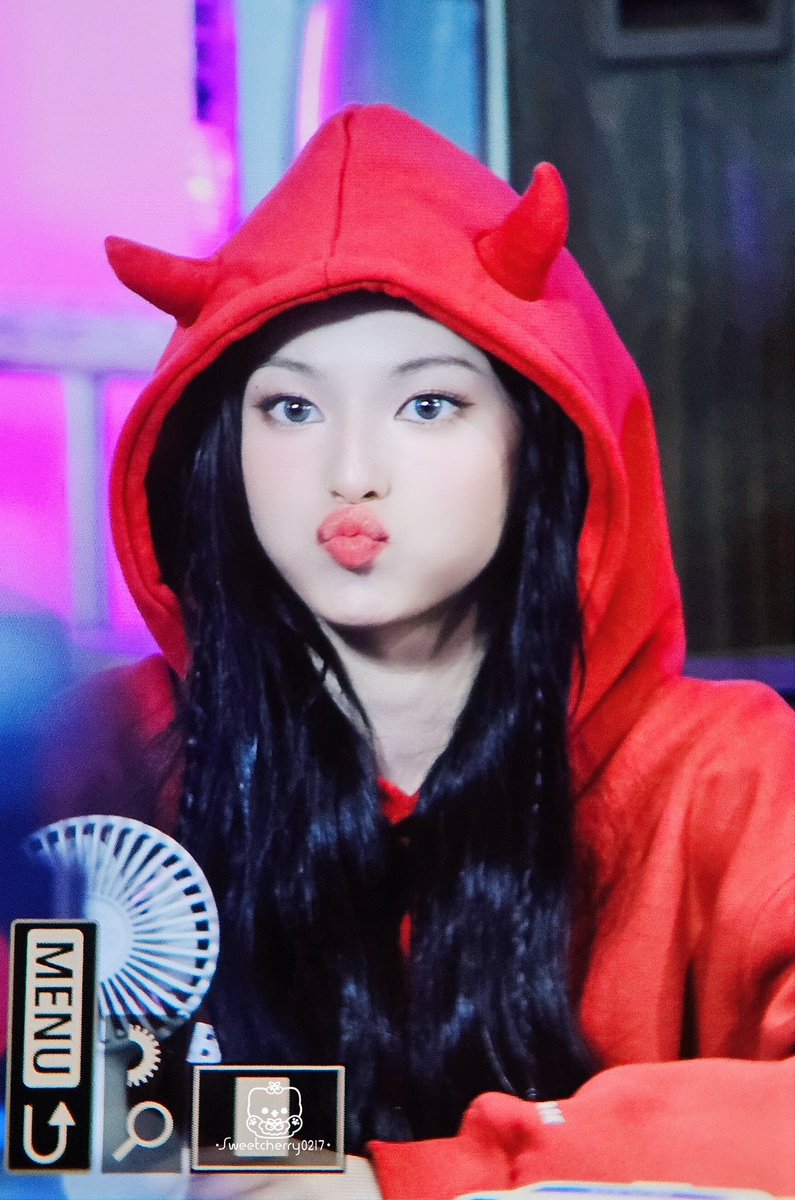 Sweetcherr0217's tweet photo. 241110 팬싸 😙😙

#BABYMONSTER #베이비몬스터 #치키타 #CHIQUITA https://t.co/wPE7IIUbt7