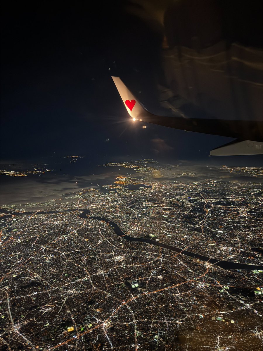 明日はニュージーズの大千穐楽です。東京の綺麗な夜景みたいに、なんだか寂しさも感じます。

#ニュージーズ #NEWSIES  #糸山寛人 #スマイルモンキー  #博多 #newsiesofhakata #ニュージーズオブ博多