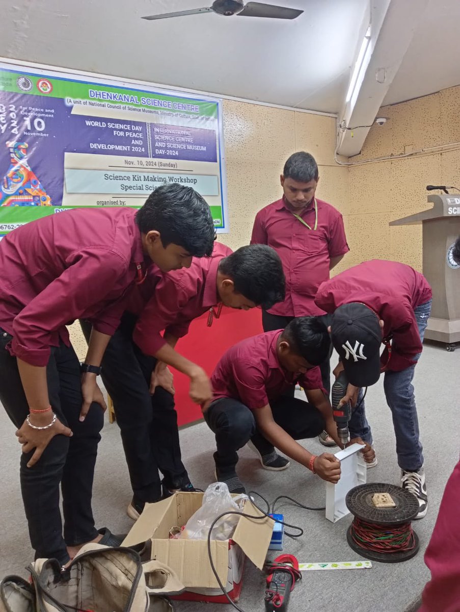 FunScienceDkl's tweet image. On the occasion of World Science Day for Peace and Development &amp;amp; ISCSMD today, @FunScienceDkl , a unit of @ncsmgoi , @MinOfCultureGoI of India organised varied programmes in its premise. #WorldScienceDay #ISCSMD #ScienceWorkshop #scienceshow #skyobservation #students #dhenkanal