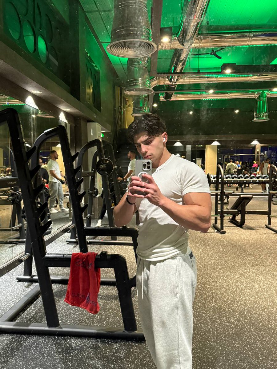austinmcclune's tweet photo. Wassup x https://t.co/PTtzeVkc9A