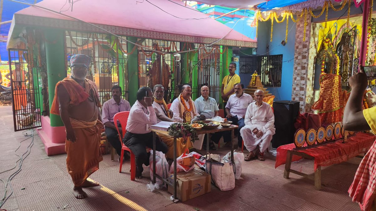 ajoy_kumar_rout's tweet photo. #ପାଟକୁରା ନିର୍ବାଚନ ମଣ୍ଡଳୀ ଅନ୍ତର୍ଗତ #ଡେରାବିଶ ବ୍ଲକ #ବାରିମୂଳ ପଞ୍ଚାୟତ ଅନ୍ତର୍ଗତ #ଭିତରବଫୁ ଗ୍ରାମରେ ଆୟୋଜିତ ବିଶ୍ୱ ଶାନ୍ତି ମହାଯଜ୍ଞର ପୂର୍ଣ୍ଣାହୁତି ଦିବସରେ ଯୋଗ ଦେଇ ଆଶୀର୍ବାଦ ଭିକ୍ଷା କରିଥିଲି l https://t.co/EofToEtrRS