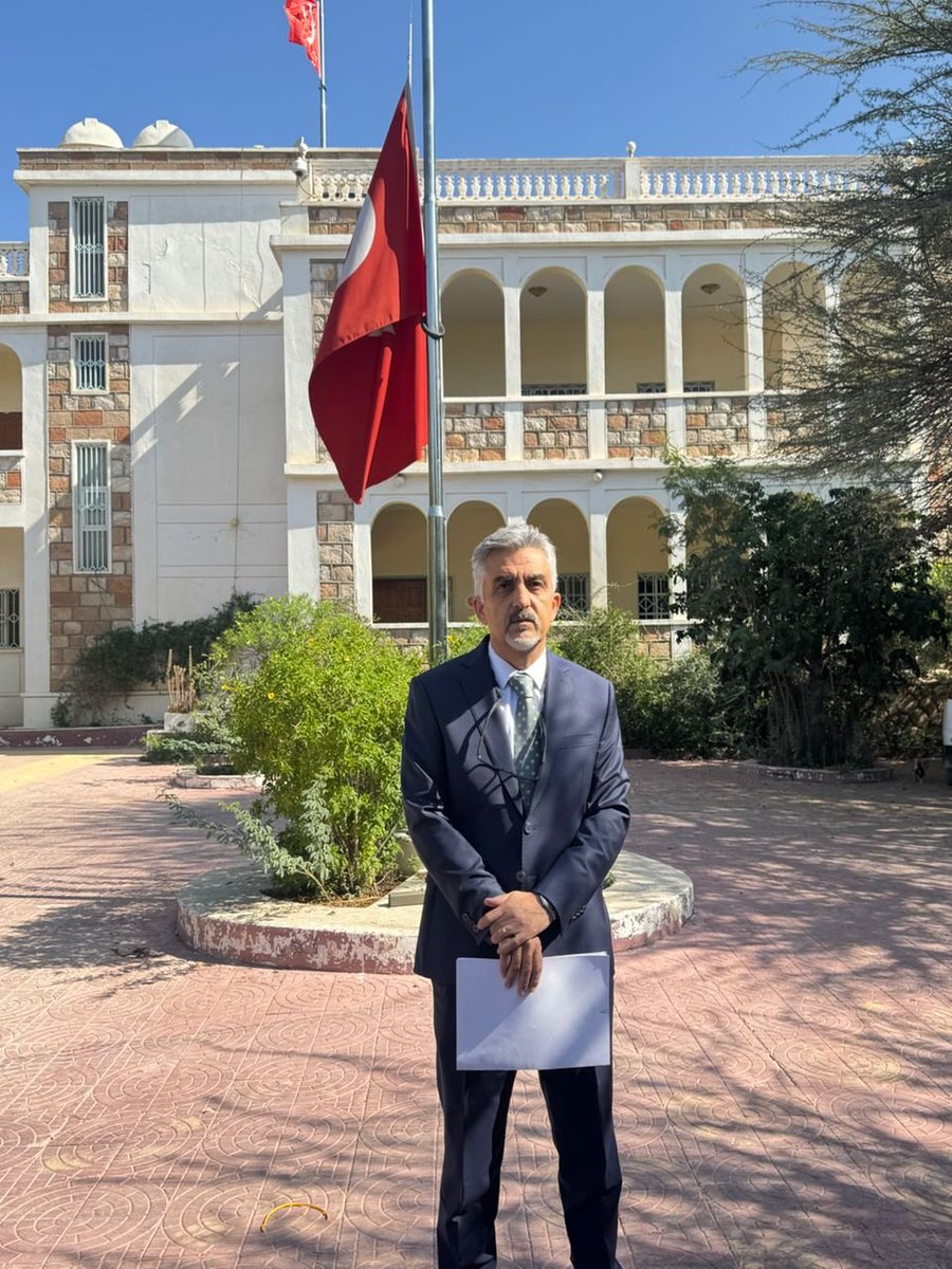TC_HargeisaBK's tweet photo. Atamızı saygı, minnet ve özlemle andık. Ruhu şad olsun. https://t.co/CbCFHPC9vq