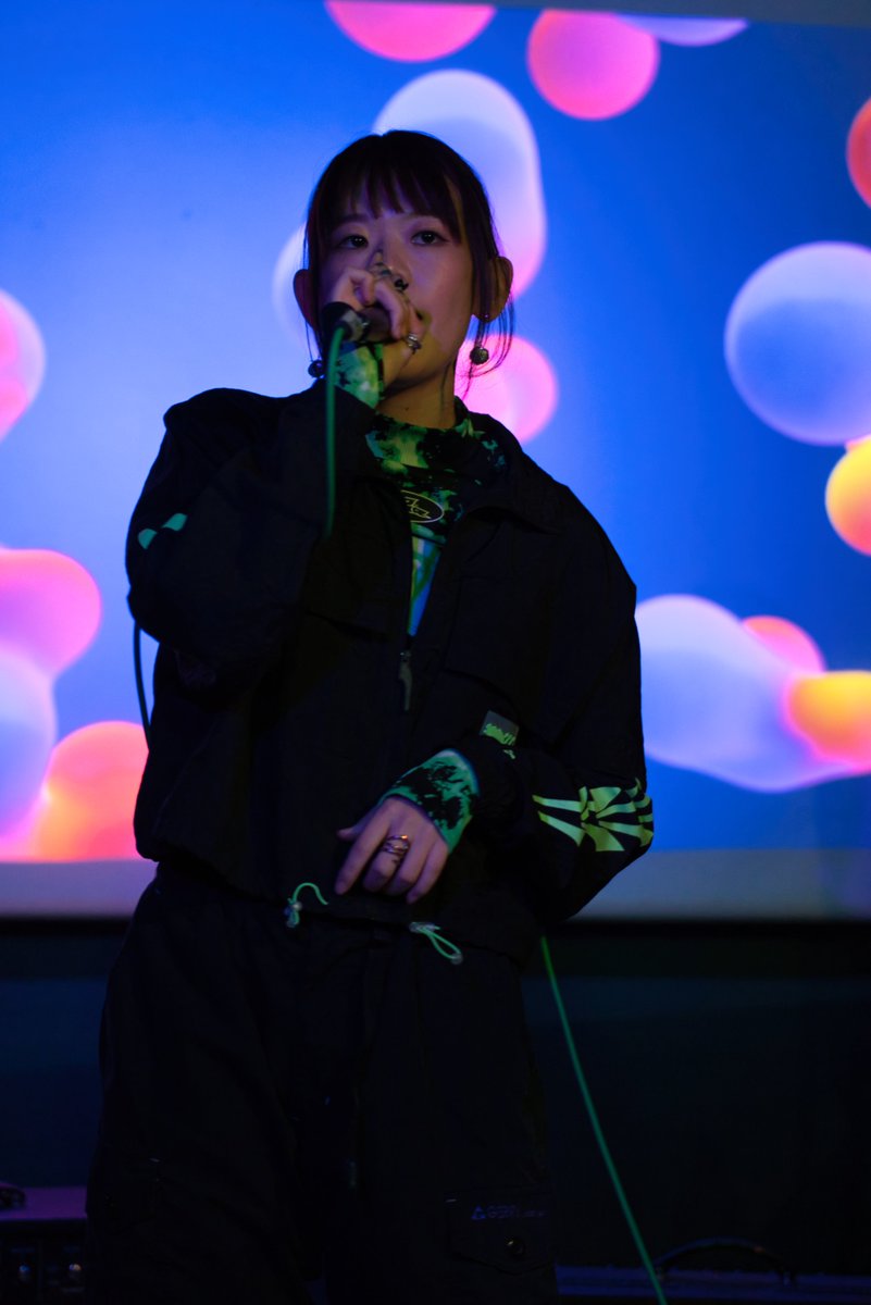 _duck's tweet photo. 昨日のLive余韻シリーズ
アーティスト
1人目 #SEBO (LiveSet)
一人でどんだけすんねん
それベースの音??
めっちゃかっこよかった
カサビアンあげあげ😎
2人目 #芽田ぱに子
いきなりキー違うトラブル?も何のその
いい歌声、エモい、チルい
ハイボールが心地よいね~😍
#AMF1109 #barfader https://t.co/Y8lRTfiKxX