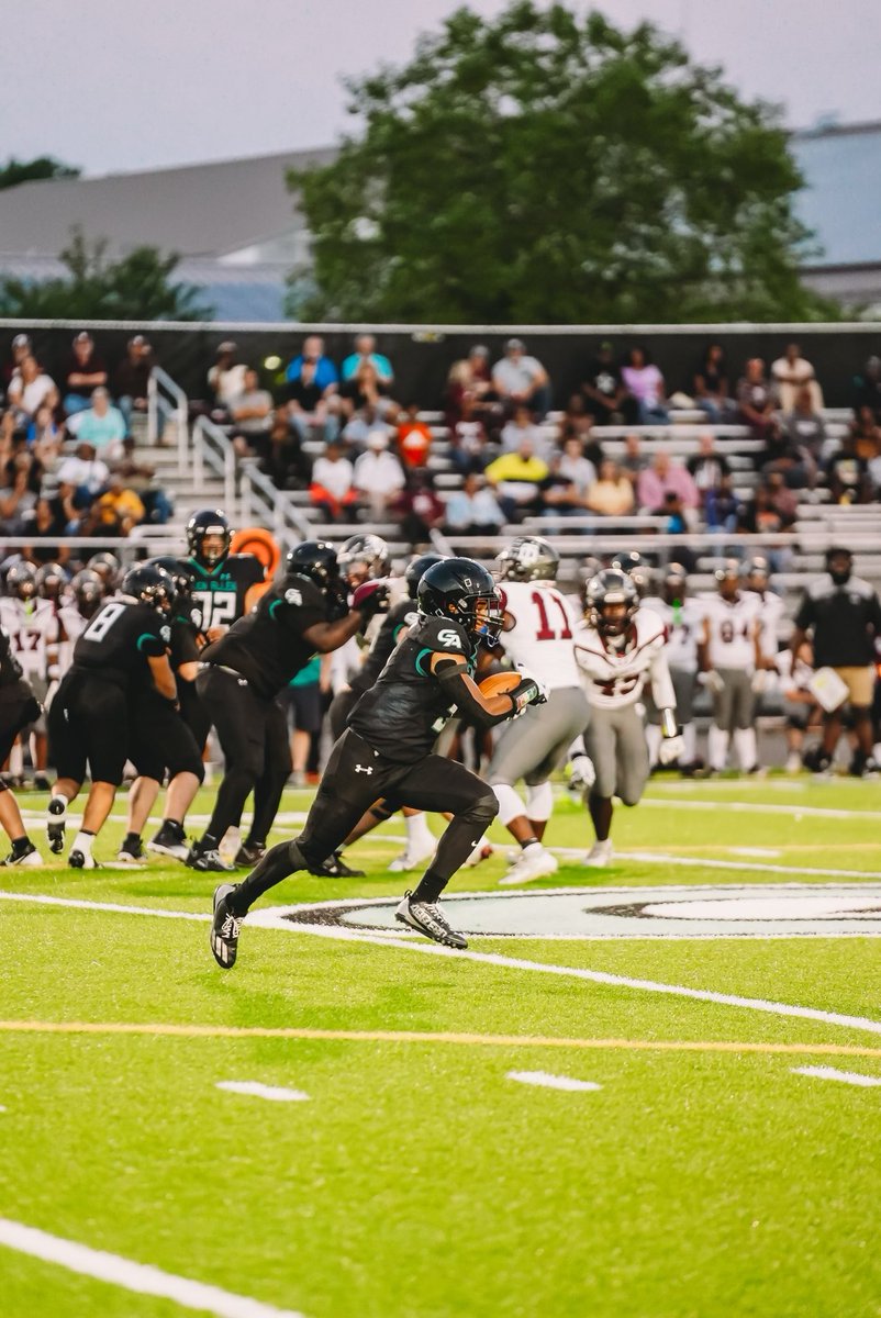 Dallas Chavis (@dallaschavis3) on Twitter photo Regular Season Done Proud to be a part of History(9-1) 1060 rushing 304 receiving 24 touchdowns hudl.com/v/2QjLi6 <a href="/GlenallenfbDASH/">Glen Allen Football</a> <a href="/CoachSexton16/">Coach Malik Sexton Sr.</a> Regular Season Done Proud to be a part of History(9-1) 1060 rushing 304 receiving 24 touchdowns hudl.com/v/2QjLi6 <a href="/GlenallenfbDASH/">Glen Allen Football</a> <a href="/CoachSexton16/">Coach Malik Sexton Sr.</a>