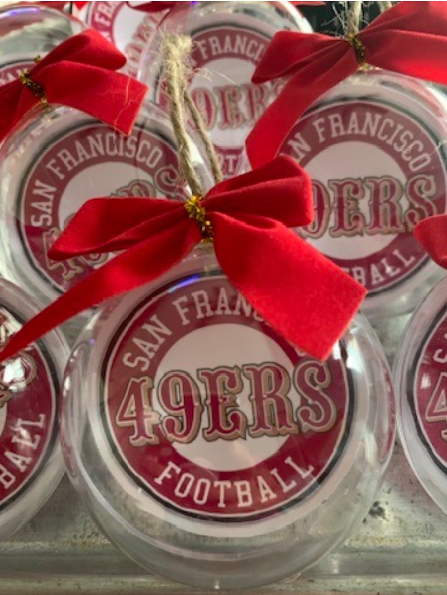 Quieres bolas/esferas personalizadas y diferentes para tu árbol? Llámanos 6676-4125.