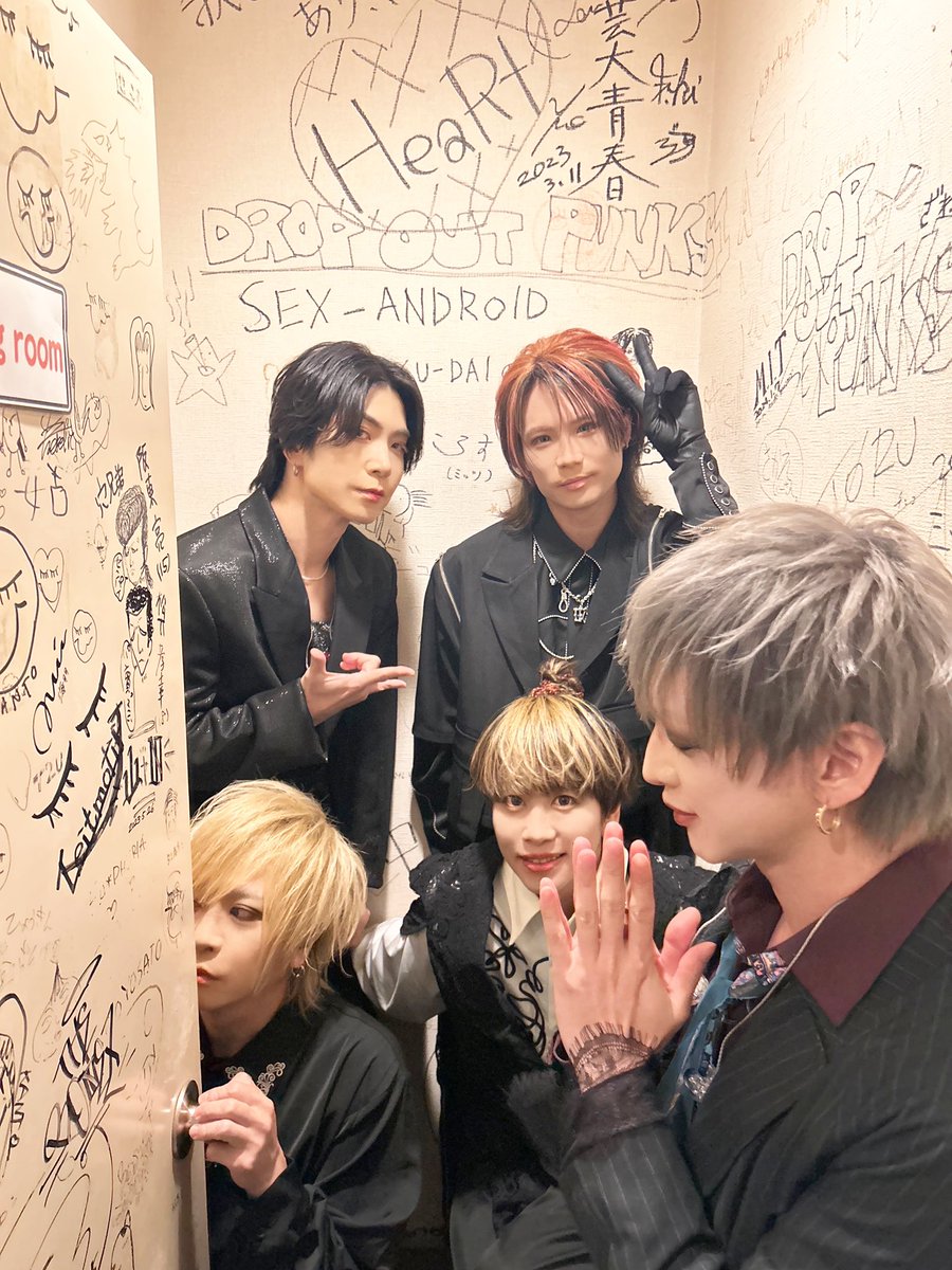 RR_BugLug's tweet photo. Re: HAPPY BIRTHDAY KILL YOUTOUR 2024「愉快犯~STRAWBERRY 5HOUT CAKE~」
11月10日(日)HRさいたま新都心

本日のSETLISTを @SpotifyJP プレイリストでお聴き頂けます。

▼PLAYLIST
https://t.co/LXcW4JUiRc

▼Links
Official / サブスク&DL / SNS etc,
https://t.co/8LOPIkxh8R

▼振付動画/ライブ映像
https://t.co/8PU7P3C3rb