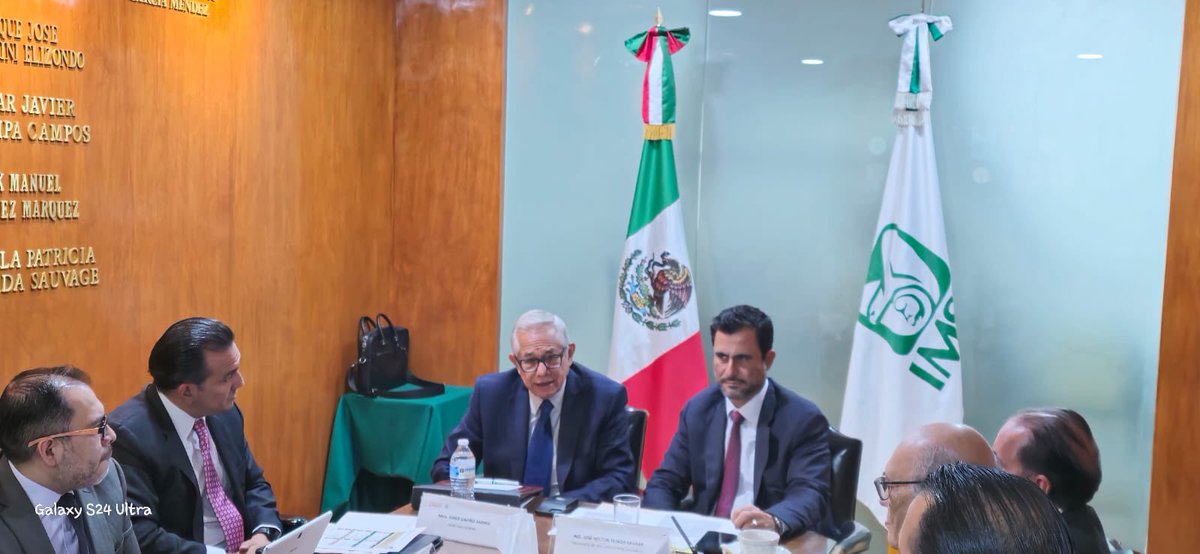 hectortejadasha's tweet photo. Un gusto recibir a mi amigo Jorge Gaviño, Secretario general del IMSS en la comisión de Vigilancia, en donde tratamos con todos los comisionados diversas estrategias para mejorar la atención de los derechohabientes del Instituto. #unidosenaccionespositivas #HT #concanaco https://t.co/NqckNBsCjG