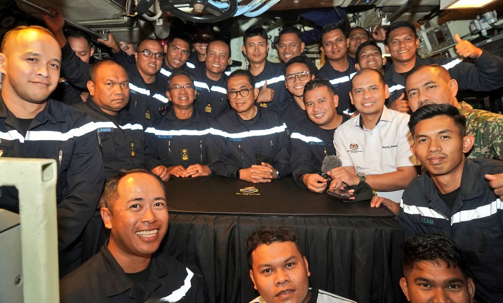 RMN_Subs's tweet photo. Pelayaran sulung Menteri Pertahanan YB Dato’ Seri Mohamed Khaled bin Nordin bersama KD TRZ pada 9 Nov 24 sempena lawatan kerja beliau di Kota Kinabalu, Sabah bagi Program CIMIC 2024

@tldm_rasmi
@MINDEFMalaysia https://t.co/4bAMfFRF6j