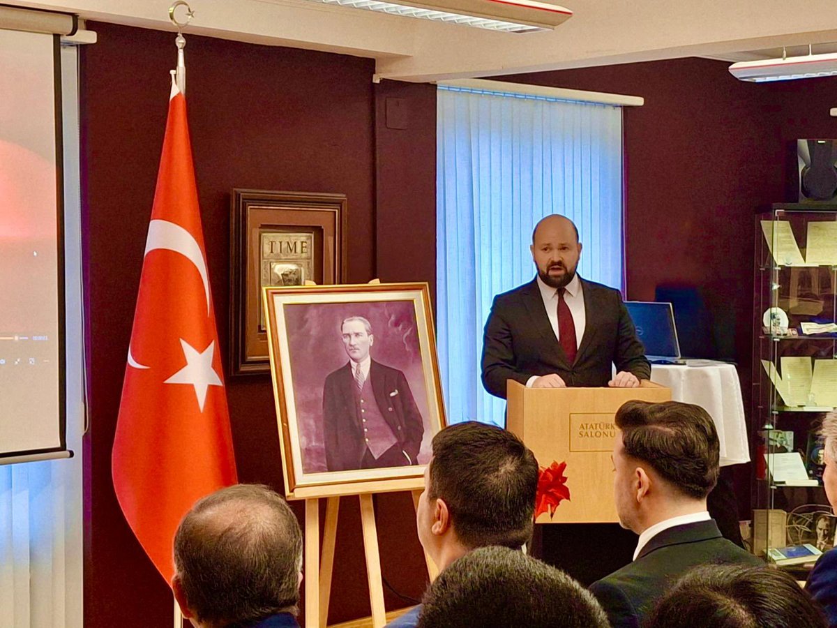 TC_ZurihBK's tweet photo. Cumhuriyetimizin kurucusu Gazi Mustafa Kemal Atatürk’ü aramızdan ayrılışının 86. yılında Başkonsolosluğumuzda düzenlediğimiz törende saygı, minnet ve rahmetle andık.🇹🇷🇹🇷🇹🇷
#10Kasim https://t.co/3MtUmCTtrp