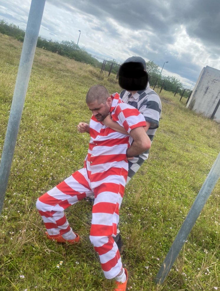 Bondageboy122's tweet image. Here we have me showing @InmateCT who’s in charge.