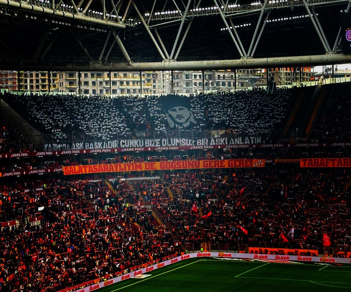 Kasımda aşk başkadır çünkü bize olumsuz bir aşkı anlatır. ♾️

#Samsunspor | #Galatasaray | #OnKasım