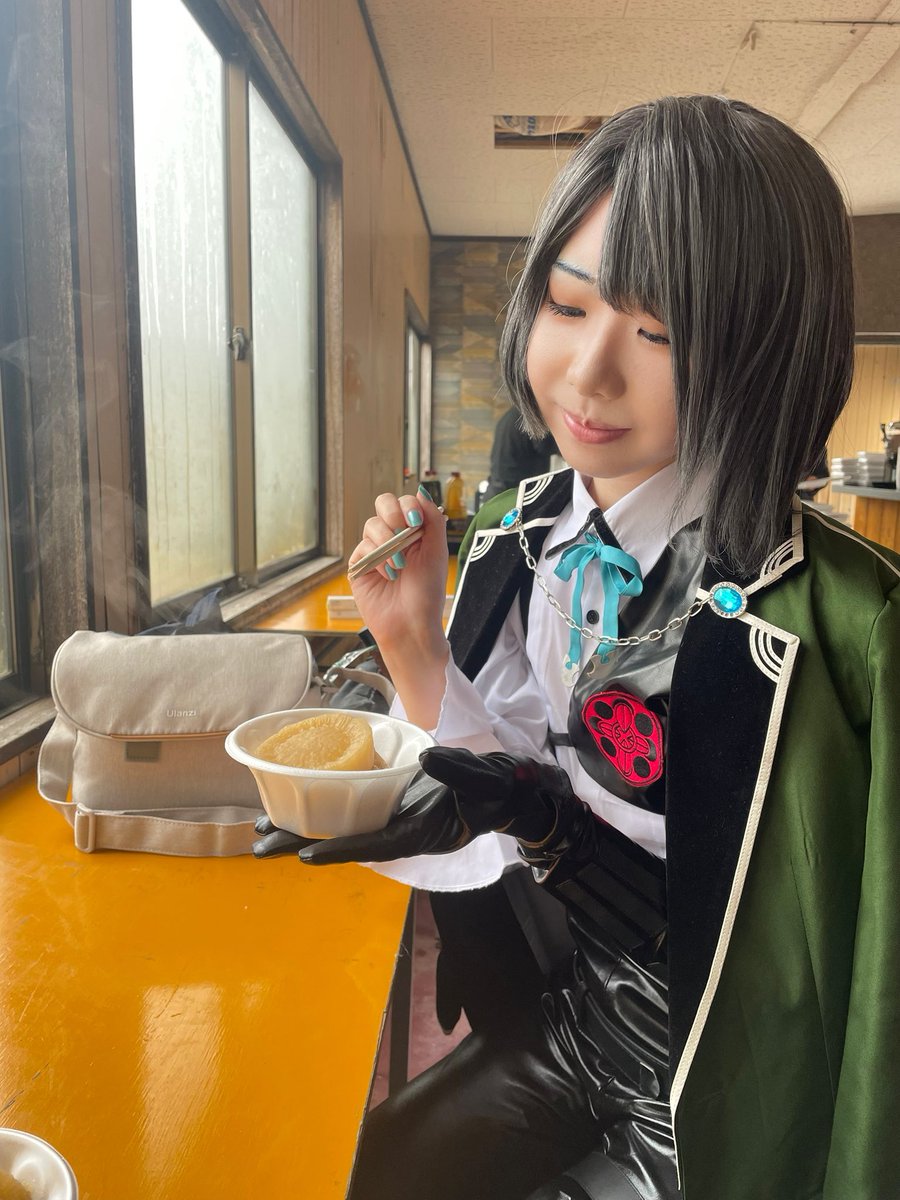 pistachio_dayo's tweet photo. 初のロケ撮エンジョイしました〜🌾
お天気難かったけど景色もケータリング最高〜でした！たくさん食べた😁
#コスナビ https://t.co/hXb2Lthv9Y