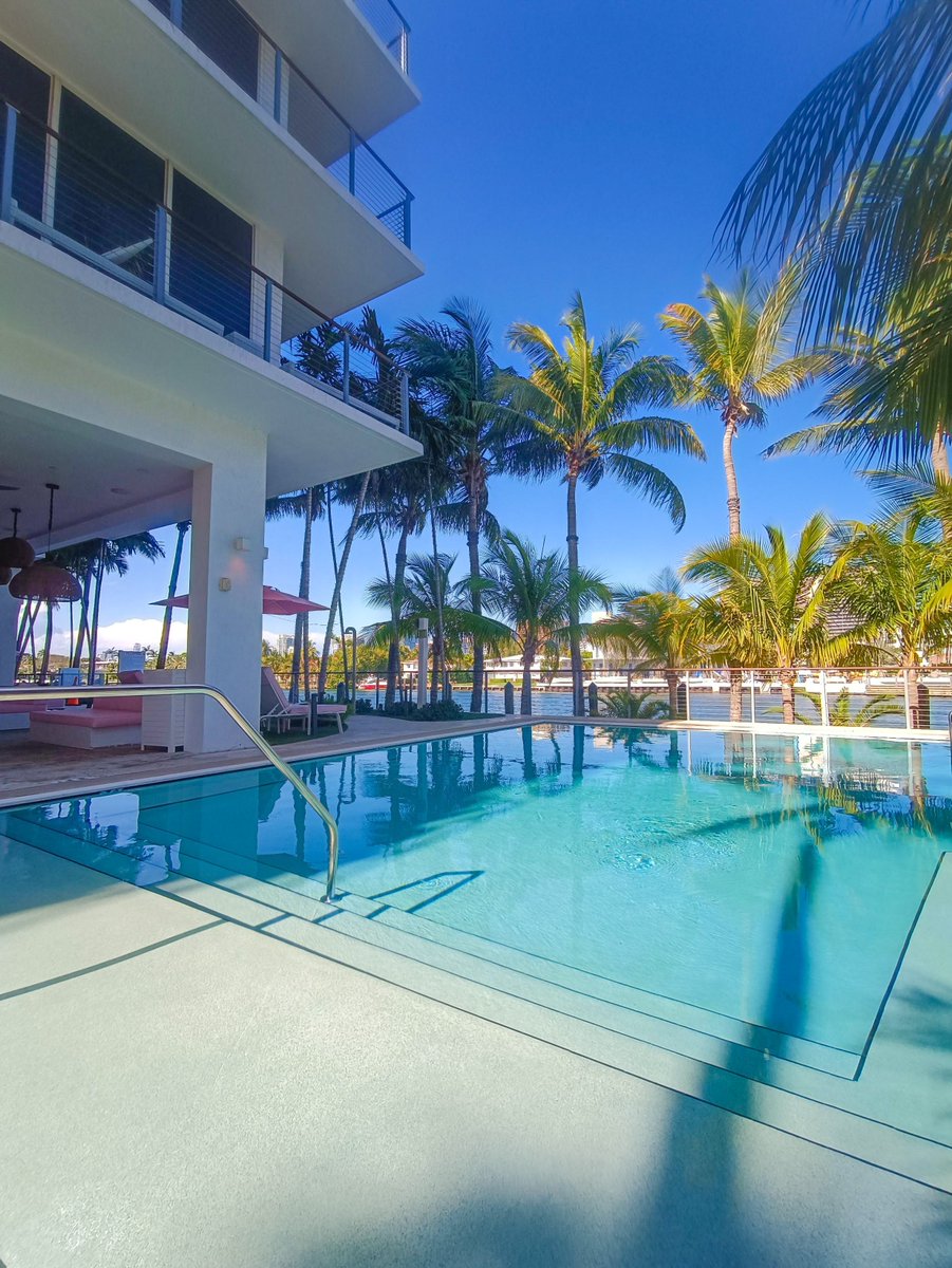 grandbayharbor's tweet photo. Sundays are meant for this - dive into relaxation with us. https://t.co/imYSyYPmd6
#grandbayharbor #sundayfunday #poolside #miamidays #staycation #bayharborislands https://t.co/dz7Lj6j9PA