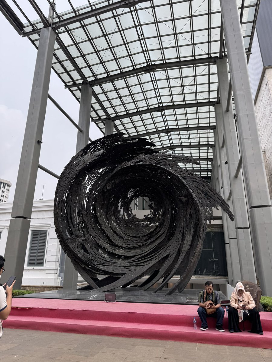 Tlimby1's tweet photo. Last long hall trip of the year, first stop Jakarta…. https://t.co/rF1uPIwwYV