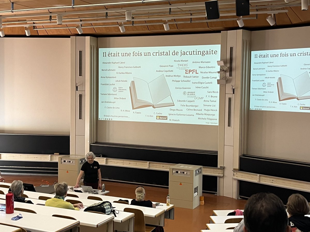 EPFL_SPS's tweet photo. Il était une fois un cristal de jacutingaite. Quelle belle histoire nous à raconté la Dr Lidia Favre-Quattropani pour démontrer parfaitement la démarche scientifique.#Scientastic @EPFL. Un grand merci! @nccr_marvel https://t.co/igetybwREA