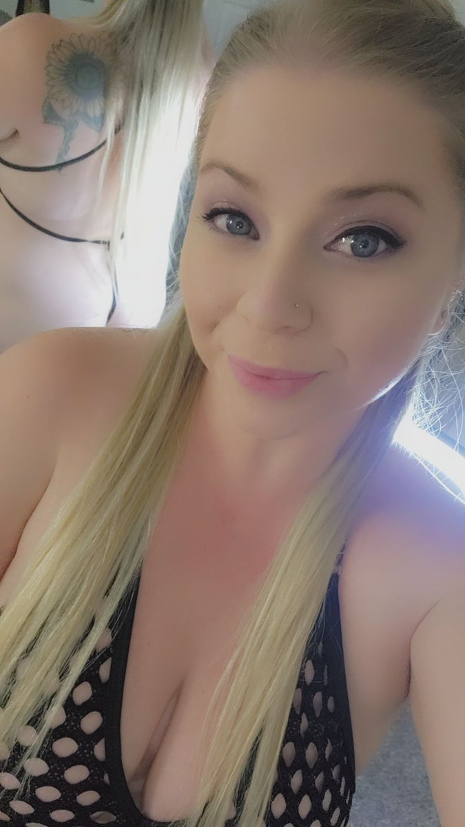Blondebabygirl0's tweet photo. @LoveEveryCurve @MaskedMaiden716 😉 https://t.co/zhvUo2eCgD