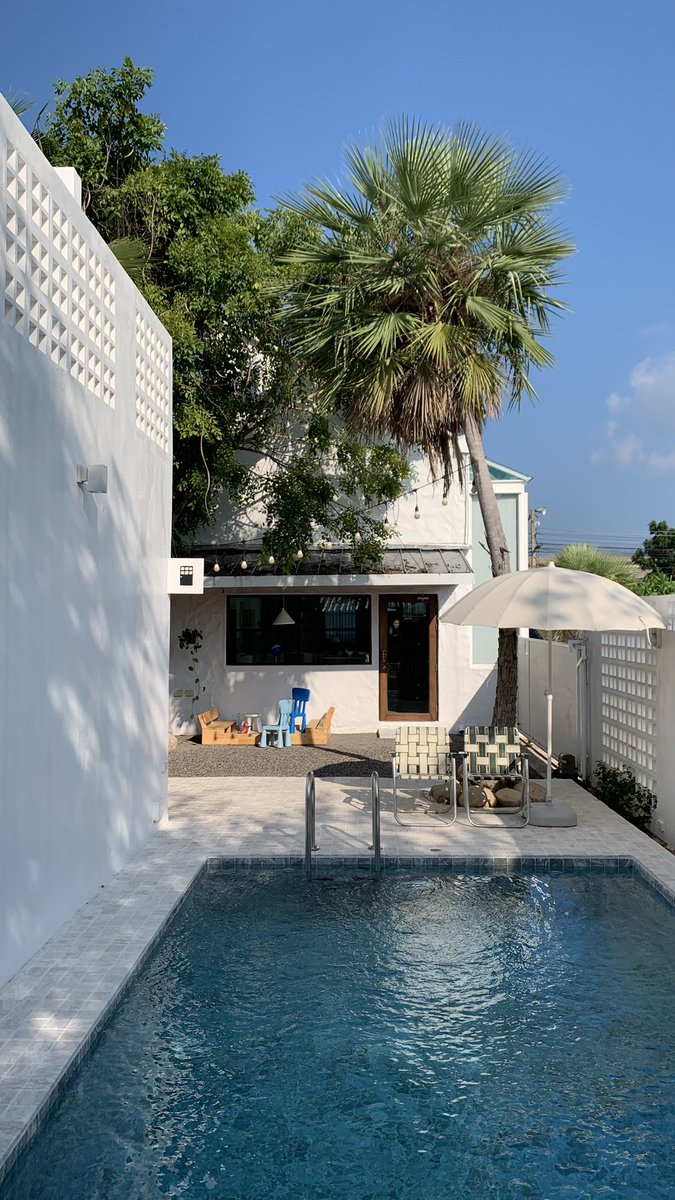 OUAUDAYOFF's tweet photo. something house villa วิลล่าเปิดใหม่ที่ชะอำ บ้านมู้ดเกาหลีมากๆ มุมถ่���ยรูปเยอะ มีครัวจริงจัง พักได้สูงสุดถึง 10 คน มีมุมทำกาแฟเป็น home cafe พื้นที่นั่งเล่นกว้างม��กๆ แนะนำมากๆ จะมากับเพื่อน หรือครอบครัวก็คุ้มมาก ช่วงนี้มีโปรเปิดบ้านใหม่อยู่ รีบทักไปจองกัน ทาง ig ได้เลยน๊า ✨🥂🫶🏻 https://t.co/BVE2gRKKKf