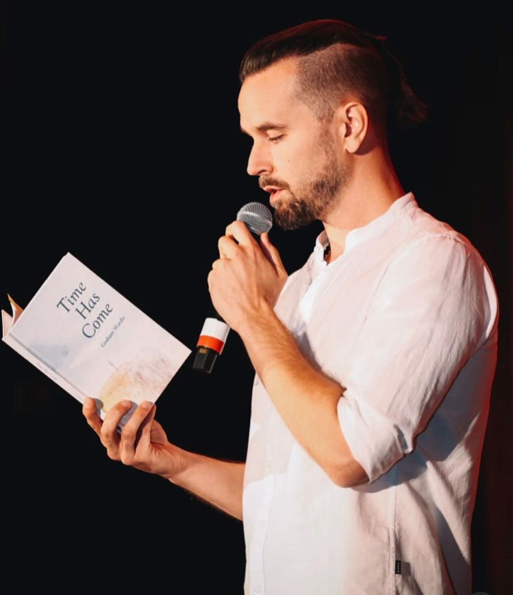 CendonMabel's tweet photo. #SundayGraham Good day @GrahamWardle and fans.
I hope you are having a wonderful time with your parents and friends in Vancouver...God bless you now and always π
G.W canadian actor π¨π¦, Poet and Host of @TimeHasComePod
Second book "TIME HAS COME" in https://t.co/gzWPRkN0Jr https://t.co/ibSrI0hMR7