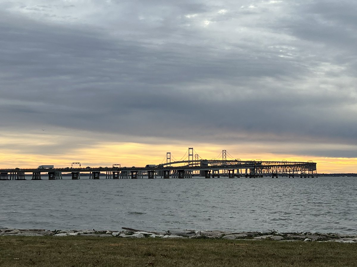 NewsGirlRachel's tweet photo. About to walk across the Bay Bridge with a couple buddies, both named Josh! #BayBridgeRun https://t.co/ZYLRODrOGq