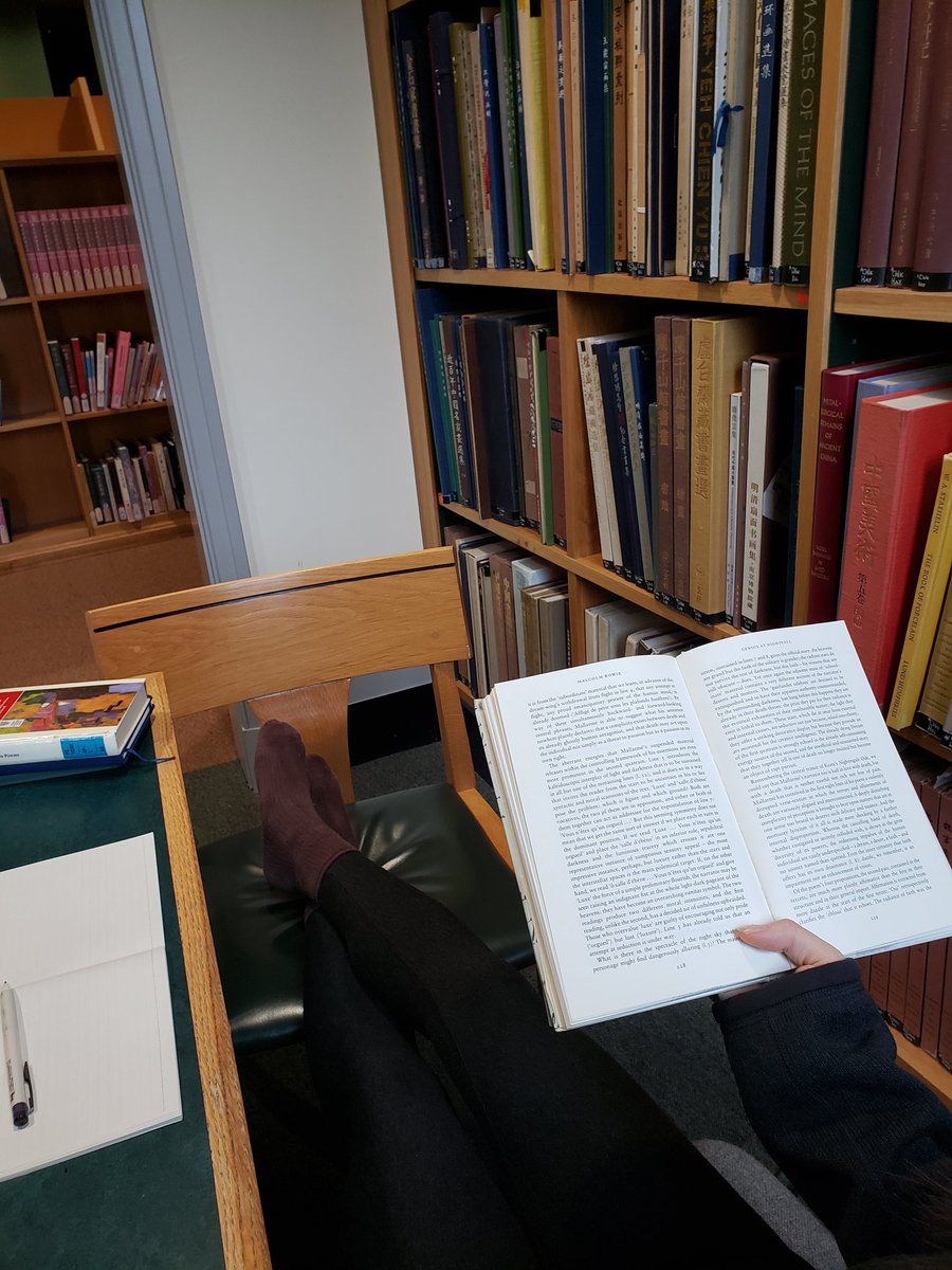 readwithkath's tweet photo. Sunday thoughts while reading on imagery, modernity, and 19th c. French poetry: the oxymoron of the "fleeting image."

#kathreads

📍Art and archeology library, Oxford
📚 19th c French poetry, ed. Prendergast https://t.co/LYTZ6PCtsf