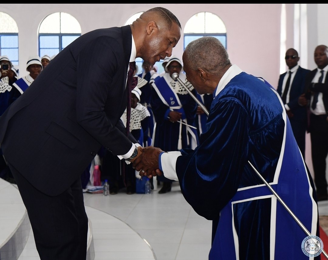 𝙋𝙍𝙀𝙎𝙄𝘿𝙀𝙉𝙏 𝙊𝙁 𝘽𝙊𝙏𝙎𝙒𝘼𝙉𝘼 𝘿𝙐𝙈𝘼 𝘽𝙊𝙆𝙊, &amp; 𝗛𝗜𝗦 𝗛𝗢𝗡𝗢𝗨𝗥 𝗧𝗛𝗘 𝗩𝗜𝗖𝗘 𝗣𝗥𝗘𝗦𝗜𝗗𝗘𝗡𝗧 𝙉𝘿𝘼𝘽𝘼 𝙂𝘼𝙊𝙇𝘼𝙏𝙇𝙃𝙀 𝙒𝙊𝙍𝙎𝙃𝙄𝙋𝙀𝘿 𝘼𝙏 𝙎𝙏 𝙅𝙊𝙃𝙉'𝙎 𝘼𝙋𝙊𝙎𝙏𝙊𝙇𝙄𝘾 𝙁𝘼𝙄𝙏𝙃 𝙈𝙄𝙎𝙎𝙄𝙊𝙉 𝘾𝙃𝙐𝙍𝘾𝙃 𝙏𝙃𝙄𝙎 𝙈𝙊𝙍𝙉𝙄𝙉𝙂 🇧🇼🌧️