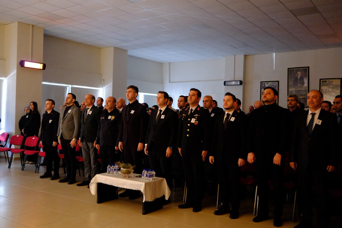 ak_sapanca's tweet photo. İlçe Başkanımız Sn. Şafak Başoğlu ve Meclis Üyelerimiz, 10 Kasım Atatürk’ü Anma Programı kapsamında Kemalettin Samipaşa Ortaokulu tarafından hazırlanan Anma programına katılım sağladılar.

#10Kasım https://t.co/xHD7J9vxIh