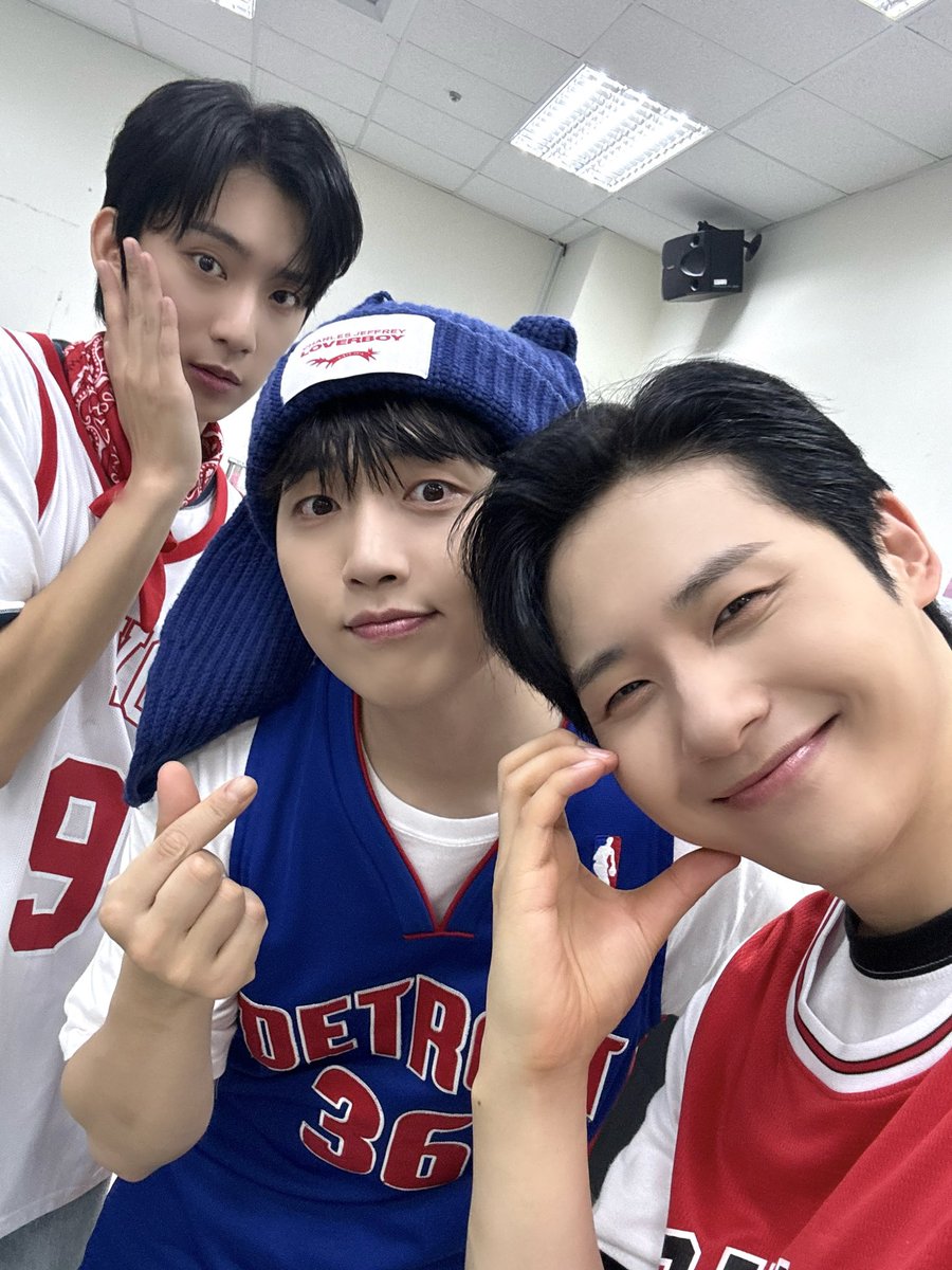 _B1A4OFFICIAL's tweet image. [#B1A4Story] 2024 B1A4 13th Anniversary Fan Concert &amp;lt;13ANA=DAY&amp;gt; IN TAIWAN 📸

13ANA=DAY로 다시 찾아온 대만에서의 팬 콘서트 완료 💚
뵤네뽀와 함께라면 언제나 맑음 ☀️

#B1A4
#13ANA_DAY #반하는_날