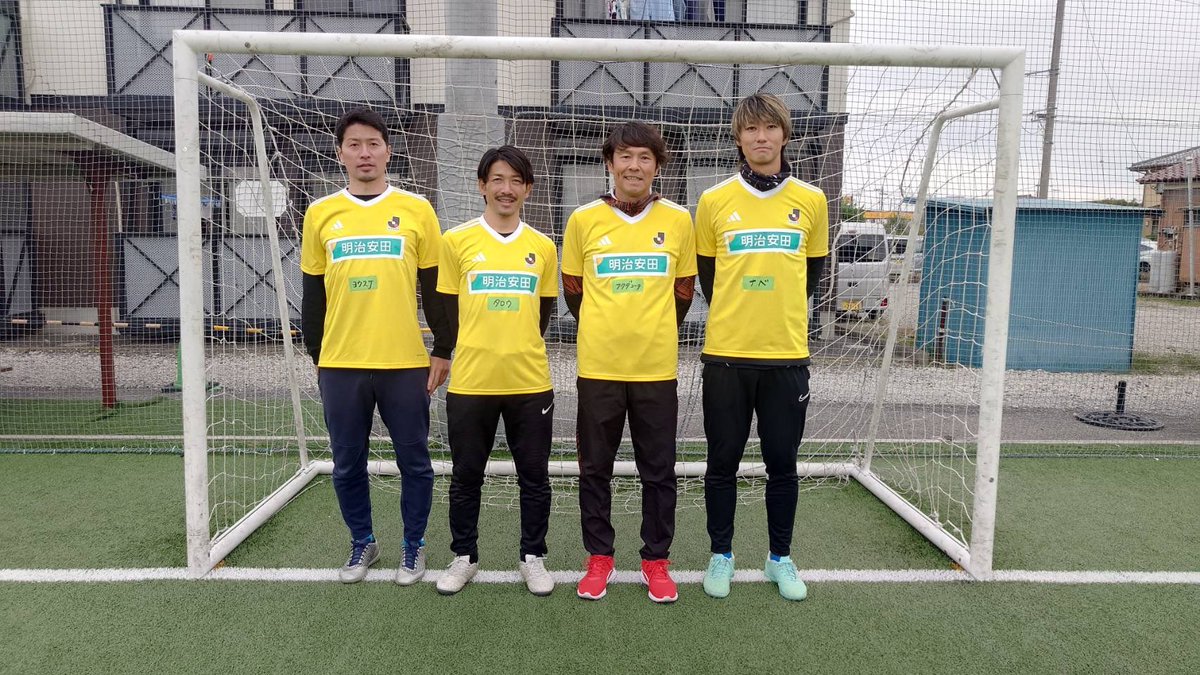 NABE0226's tweet photo. 「明治安田サッカー教室MYドリームチーム  熊谷支社」にJ-OBコーチとして参加させて頂きました。

太郎さん・片ちゃんと会えて嬉しかったし、「ミスター浦和レッズ」こと福田さんとご一緒できたことは幸せでした。

自分がレッズJr.ユース・ユースの時のスーパースター。

人生何があるか分からない笑 https://t.co/L3hKT3VHID