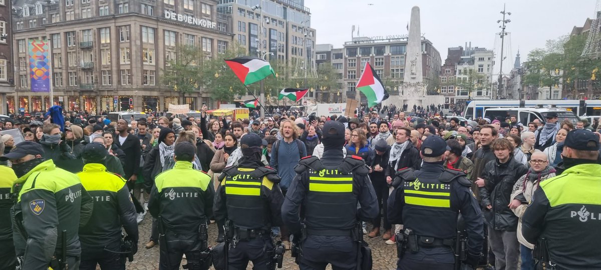 Esther Voet tweet media