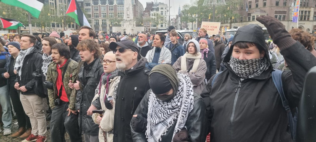 Wil u weten hoe een verboden demonstratie op De Dam eruit ziet? Nou, zo (foto’s <a href="/bpschut/">Bart Schut</a>)