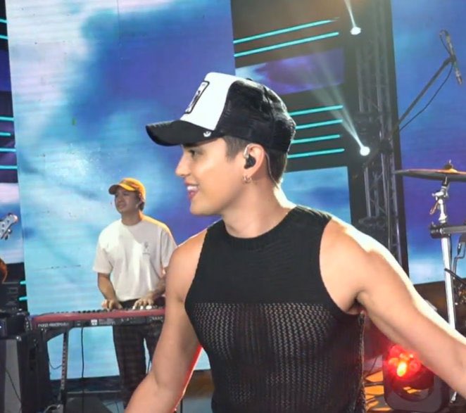 ciaogiacomoReid's tweet photo. I think it is pishnet era talaga #ASAProcks
@ ASAPOfficial

JAMESREID Rocks
#JamesReid James Reid https://t.co/0o1P2SY7v1