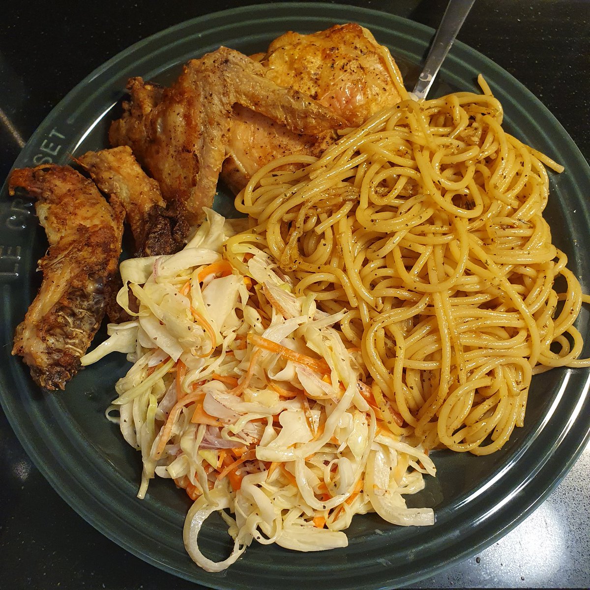 CardinalBirb's tweet photo. food diary. Garlic Pasta and Chicken + leftover Coleslaw https://t.co/Mbd6pnYAxF