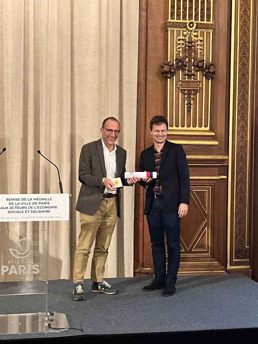 Vendredi soir, j'ai remis la médaille d'or de <a href="/Paris/">Paris</a> à 5 responsables d'entreprises et associations de l'ESS.

Bravo à elles et eux pour leur engagement qui rend notre économie plus durable :

Myriam Dauphin,Fabien de Castilla,
Aurélien Furet,Étienne Hirschauer et Hawa Sangaré.