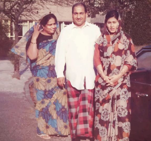 unmindfulaj's tweet image. baadshahat ka aitbaar hi kya?
ehitiyaatan faqeer rahta hoon .!

#Rafi saab #MohammadRafi