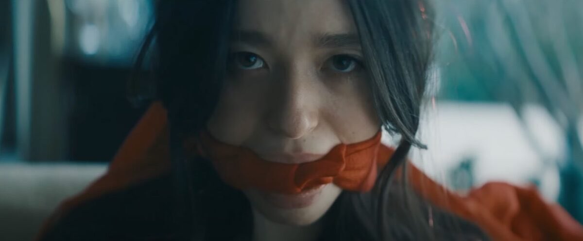 youngneverdiez's tweet photo. <아노라> 애니의 빨간 스카프는 1971년 프랑스 영화 <레즈비언 뱀파이어>(Vampyros Lesbos)에서 영감을 받아 사용하게 되었다고. 빨간 스카프는 아노라를 침묵시키는 용도로 사용되지만 동시에 아노라가 추위를 막기 위해 의지해야 하는 물건으로 양면성을 지닌 것.
https://t.co/gtw4QX2yrk https://t.co/sorlQ8YS3i