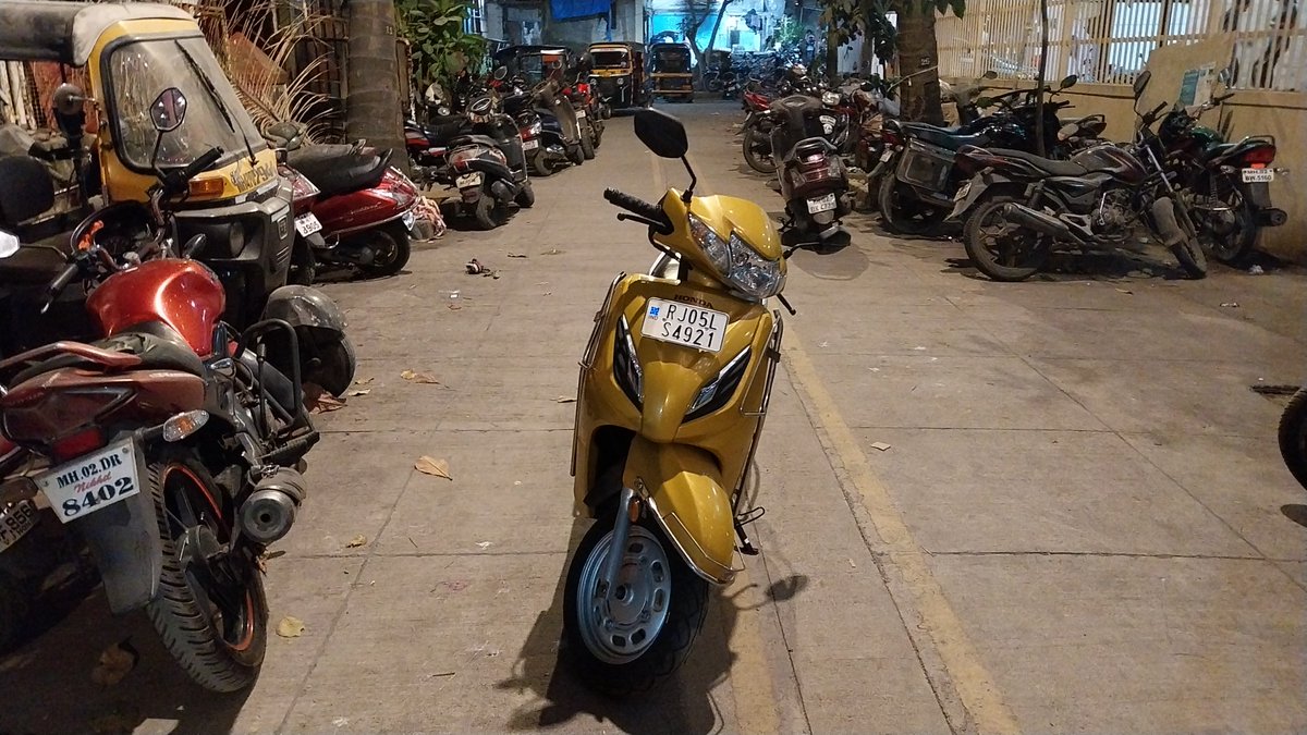 vikram_vrs's tweet photo. @MMVD_RTO this scooty is parked right in the middle of the road blocking the road for others. Its opposite to Shirke Parijat Hill view Building, Gulmohar Society, Tata Power House, Borivali East https://t.co/iirM65Pss0