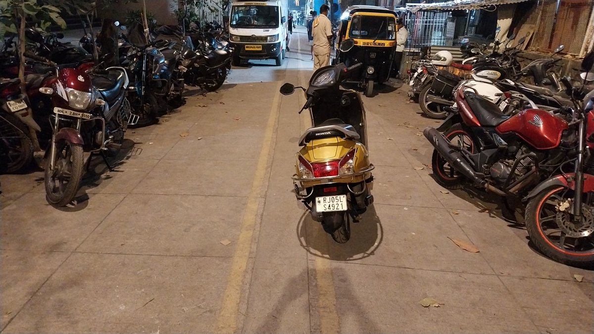 vikram_vrs's tweet photo. @MMVD_RTO this scooty is parked right in the middle of the road blocking the road for others. Its opposite to Shirke Parijat Hill view Building, Gulmohar Society, Tata Power House, Borivali East https://t.co/iirM65Pss0