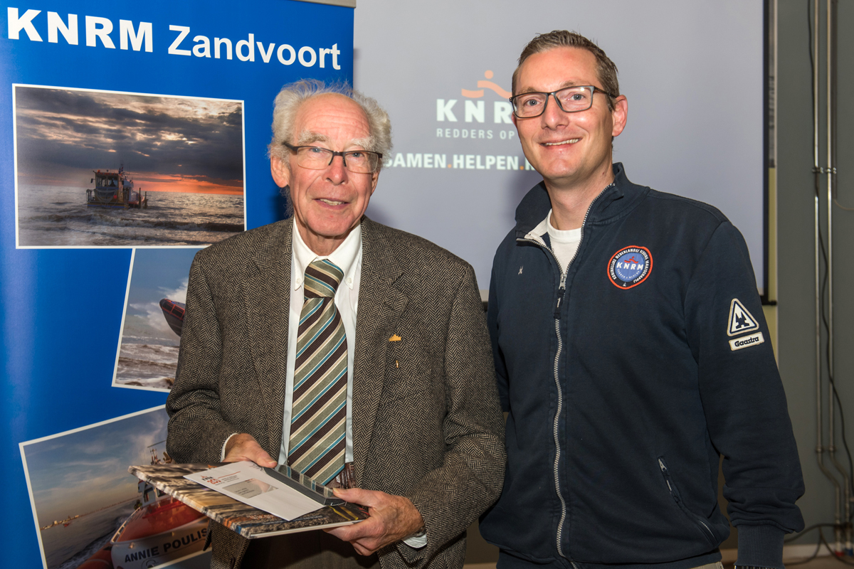 KNRM station Zandvoort ontving zaterdag 9 november 13 trouwe donateurs die met hun vrijwillige bijdragen al 50 of 60 jaar het reddingwerk financieel mogelijk maken.  knrm.nl/nieuws/knrm-re…