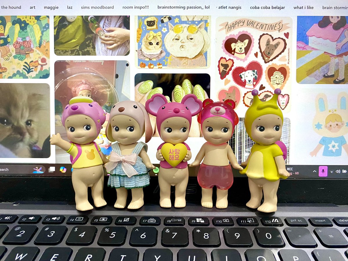 — 👋🏻👀💛🍬🐌