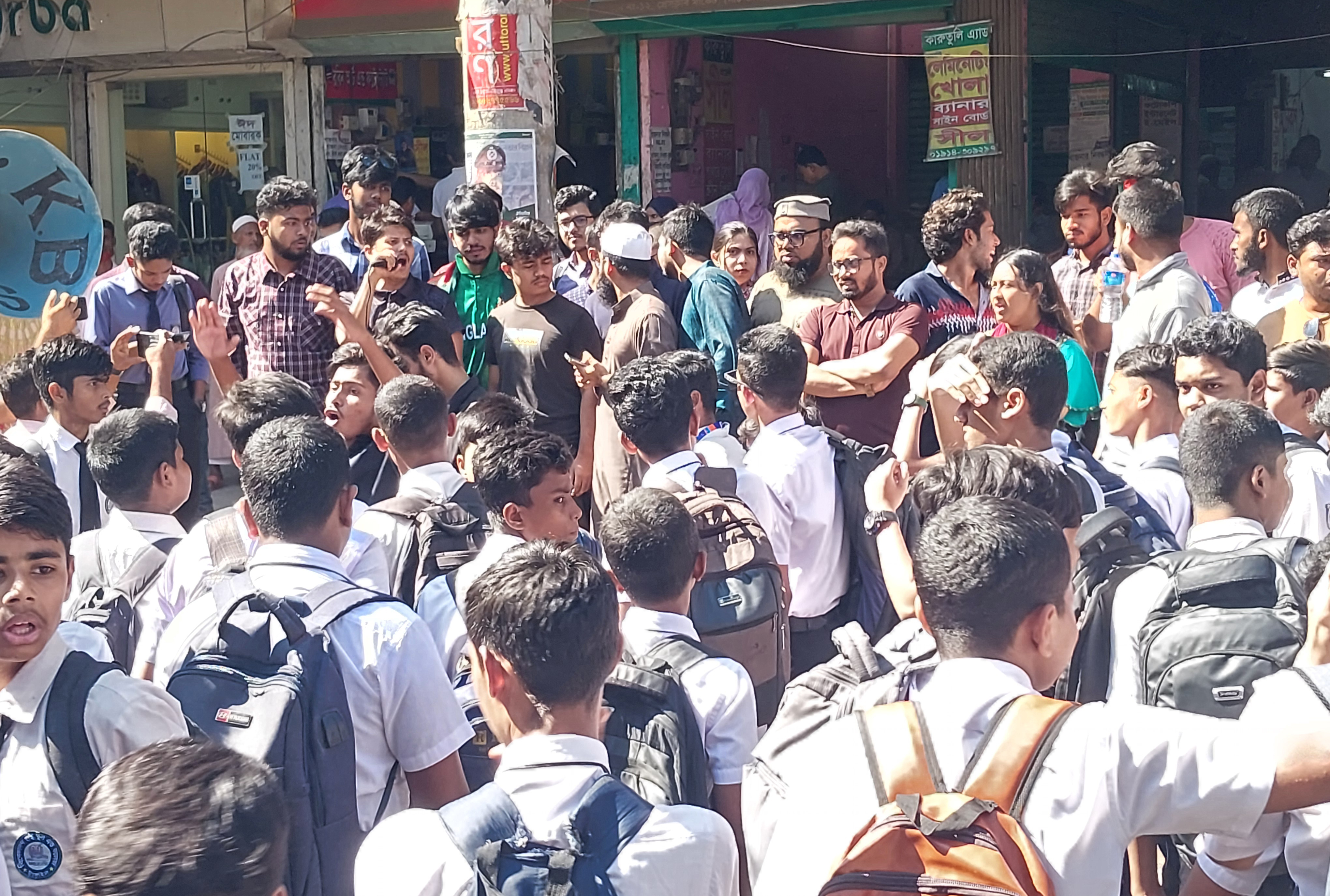 আসিফ নজরুলের সাথে অসৌজন্যমূলক আচরণের প্রতিবাদে টাঙ্গাইলে সমাবেশ