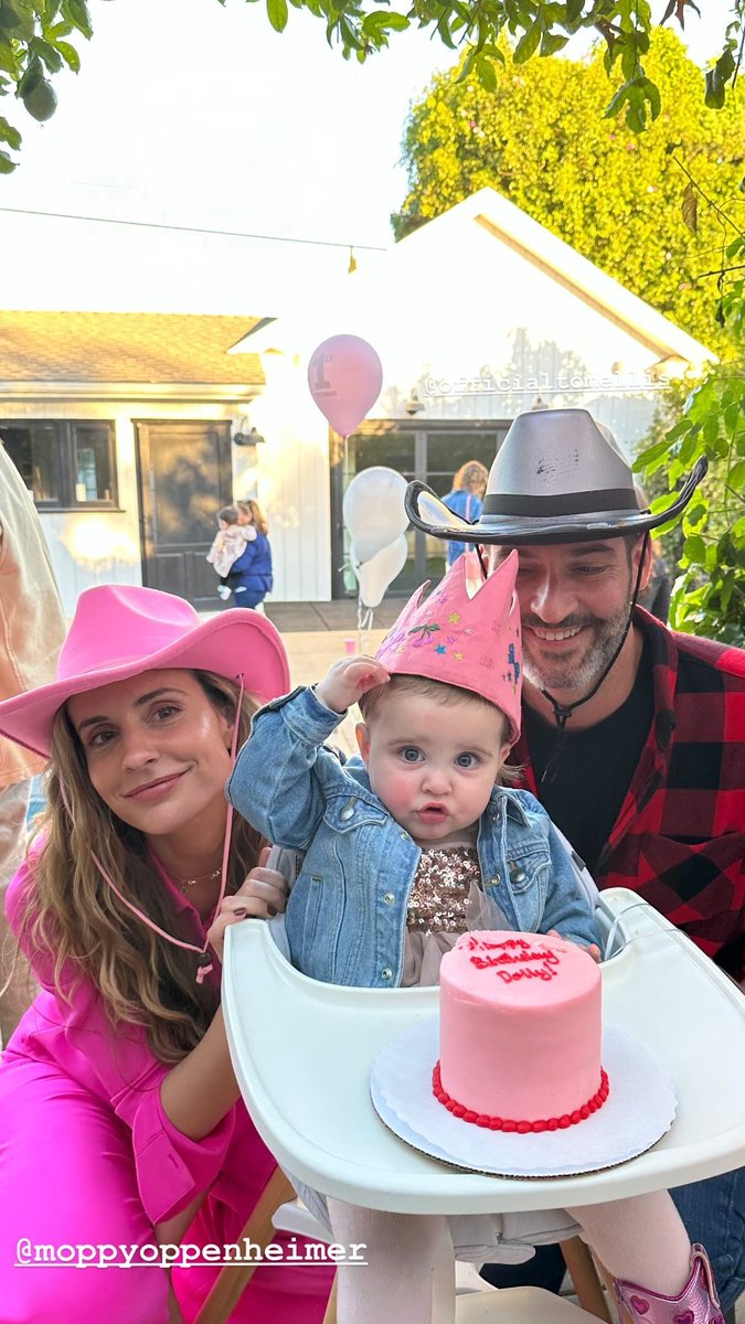 TomEllisLove's tweet photo. Tom and Meaghan celebrating little Dolly's 1 year birthday ❤😍🎂🎉 These photos are so beautiful and precious ! HAPPY BIRTHDAY DOLLY!! ❤😘🎂🎉

Photo credits: @lisapisapie and @LizElverenli IG stories 

#TomEllis #Tomember2024 #Lucifer #LuciferMorningstar https://t.co/HM7S5Zfn4O