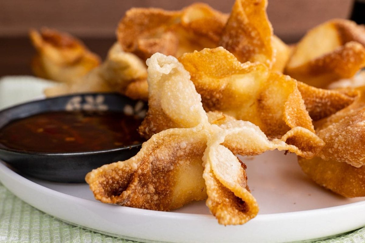Johnhobbit4's tweet photo. @NINENAILSINCH We love crab Rangoons https://t.co/DJPK3MpqTu