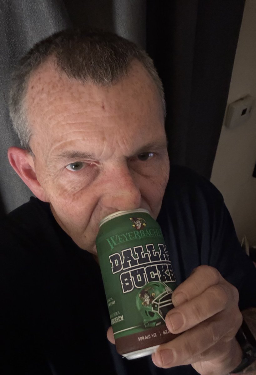 RayClothier56's tweet photo. It’s Eagles Sunday!
#GoBirds #FlyEaglesFly #Philly #PhiladelphiaEagles #DallasStinks https://t.co/V3X1EKTO4H