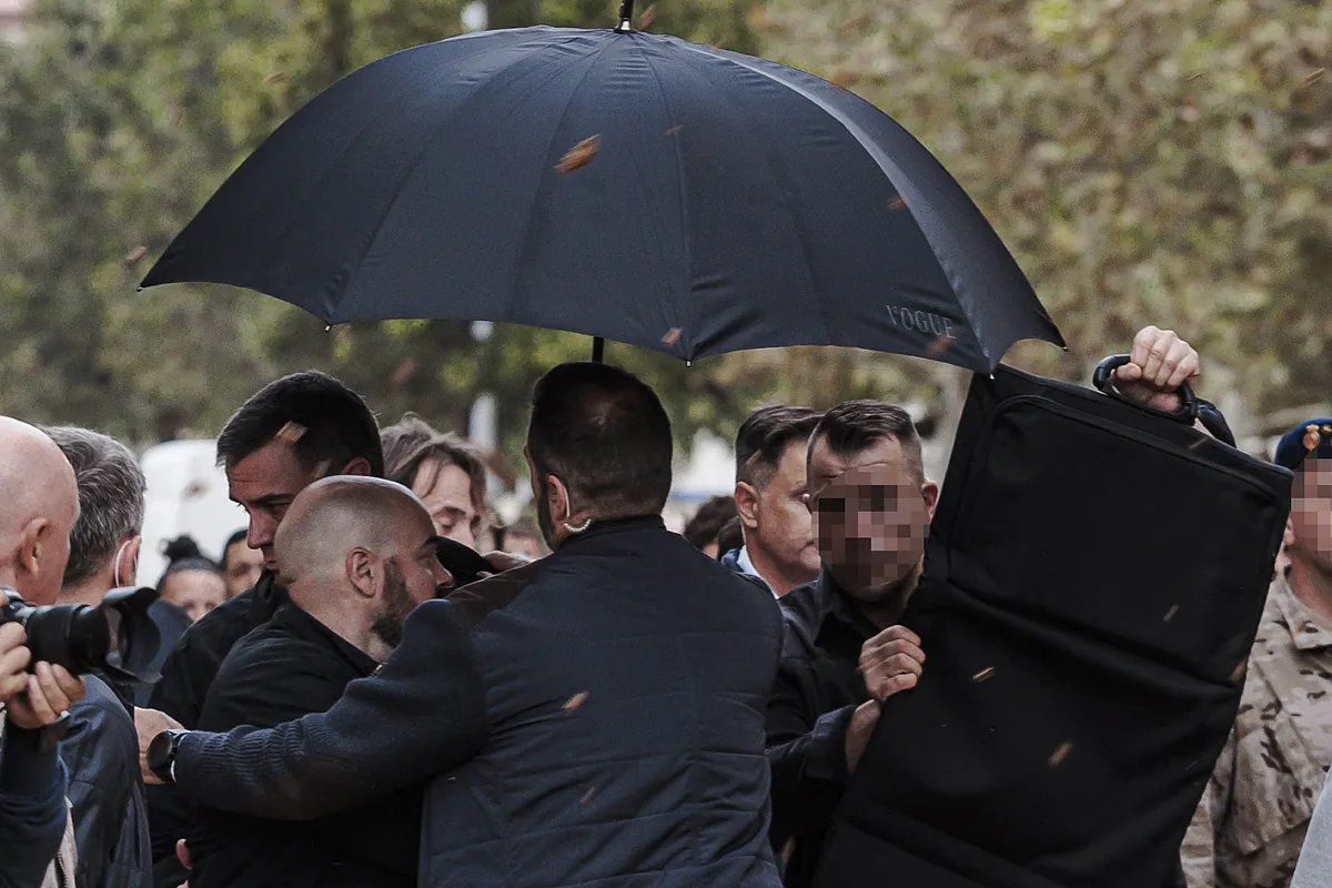 #SanchezDIMISION Nadie te quiere, salvo 3 ratas.