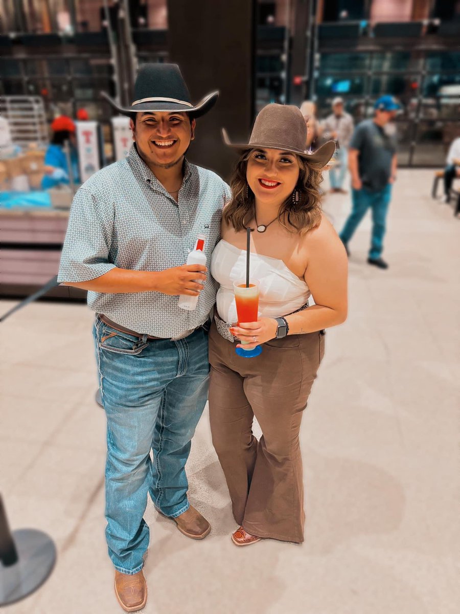 Alfredoc319's tweet photo. Cojo and linkin park back to back !!! What a great weekend !!!! @vanessaperez830 ❤️❤️ https://t.co/Rmo5g4J9DN