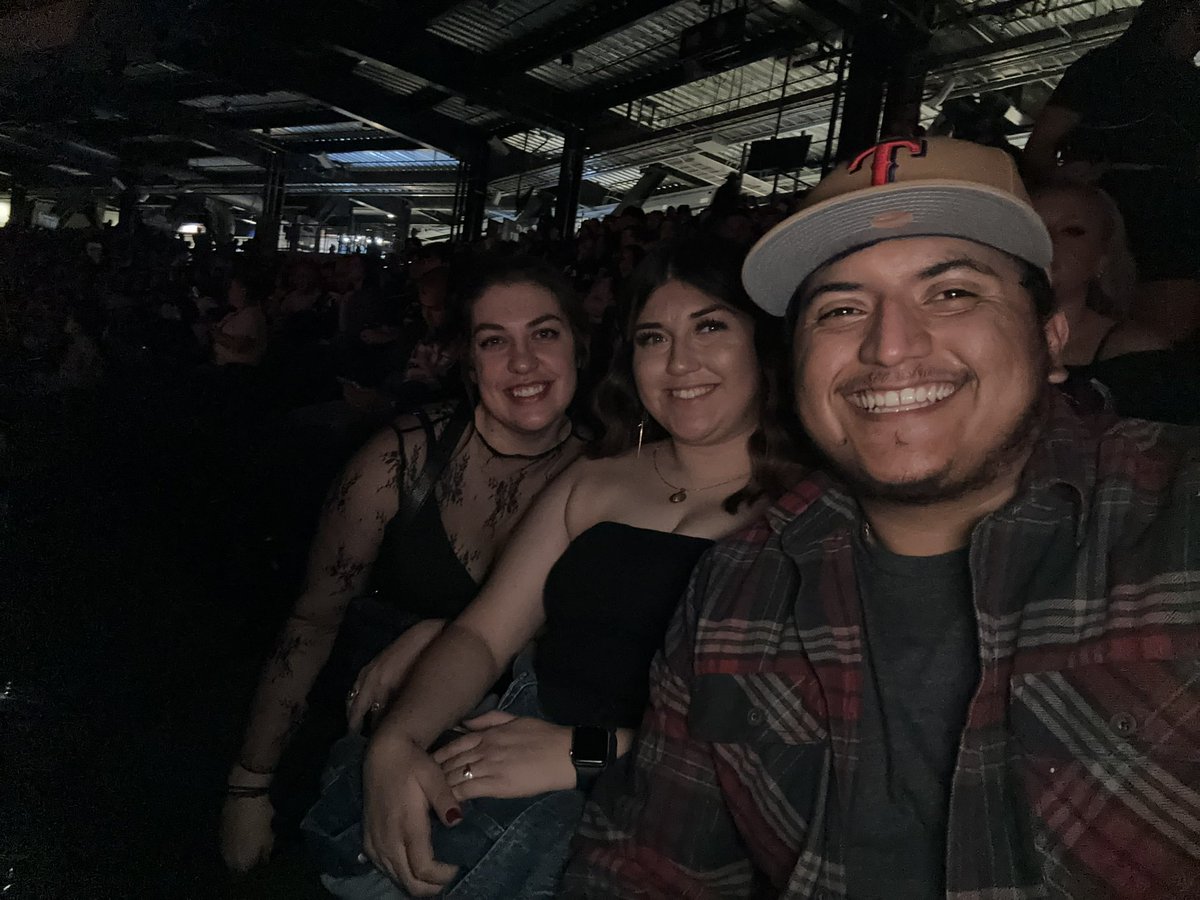 Alfredoc319's tweet photo. Cojo and linkin park back to back !!! What a great weekend !!!! @vanessaperez830 ❤️❤️ https://t.co/Rmo5g4J9DN